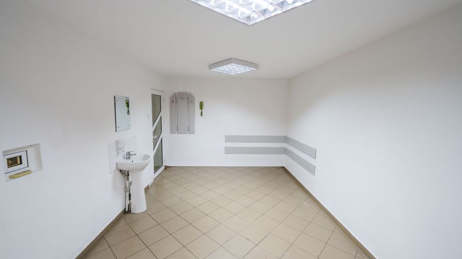 Spatiu parter, 56 mp, ideal cabinet medical, birouri sau servicii – Sarari - Poză 2