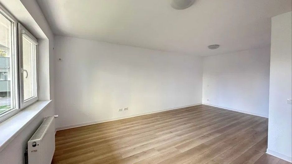 Garsoniera aproape de Mall Coresi, 38mp, loc parcare, 97900Euro - Poză 2