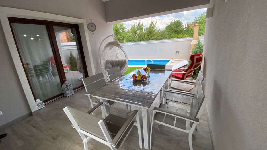 Vila deosebita cu piscina zona Dumbravita - Poză 24