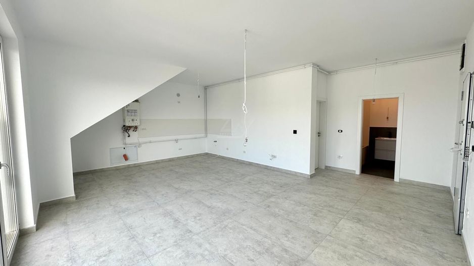 Bloc finalizat. Balcon mare. Loc de parcare. - Poză 3