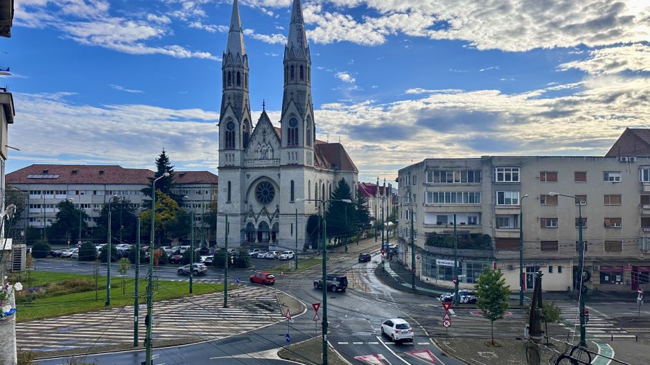 Apartament decomandat 3 camere de închiriat în Piața Bălcescu - Poză 12