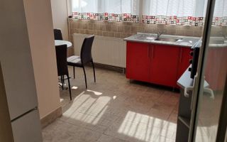 De închiriat apartament ultracentral, utilat, 3 camere, 2 băi, 140 m² - Poză 2