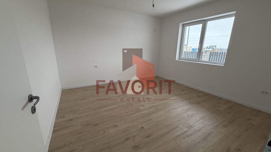 Bloc Nou. Gradina proprie de 103 mp si 2 locuri de parcare inscrise in CF. - Poză 9