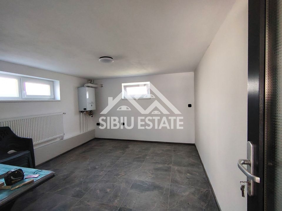 Casa Sibiu, intrare Selimbar, garaj, pivnita, curte mare - Poză 12