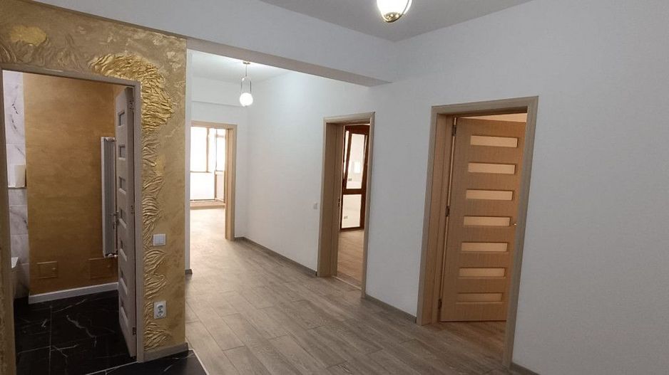Apartament 3 camere in Prelungirea Ghencea. Renovat de la 0 ! - Poză 2