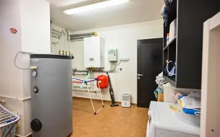 Somptuozitate in stil modern, 2 garaje, 3 terase, totul pe 1.000 mp teren - Poză 53