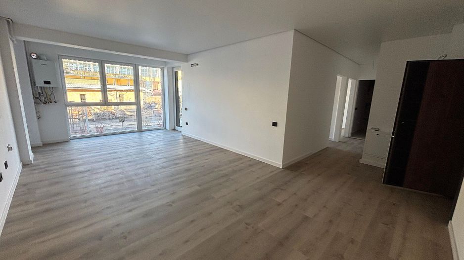 Apartament PREMIUM 3 camere cu GARAJ si boxa - zona Centrala - Poză 6