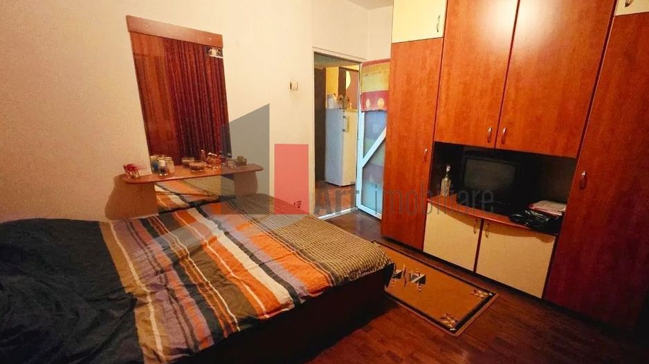 Apartament de vanzare 4 camere transformat in 3 camere Dristor -Ramnicu Sarat - Poză 4