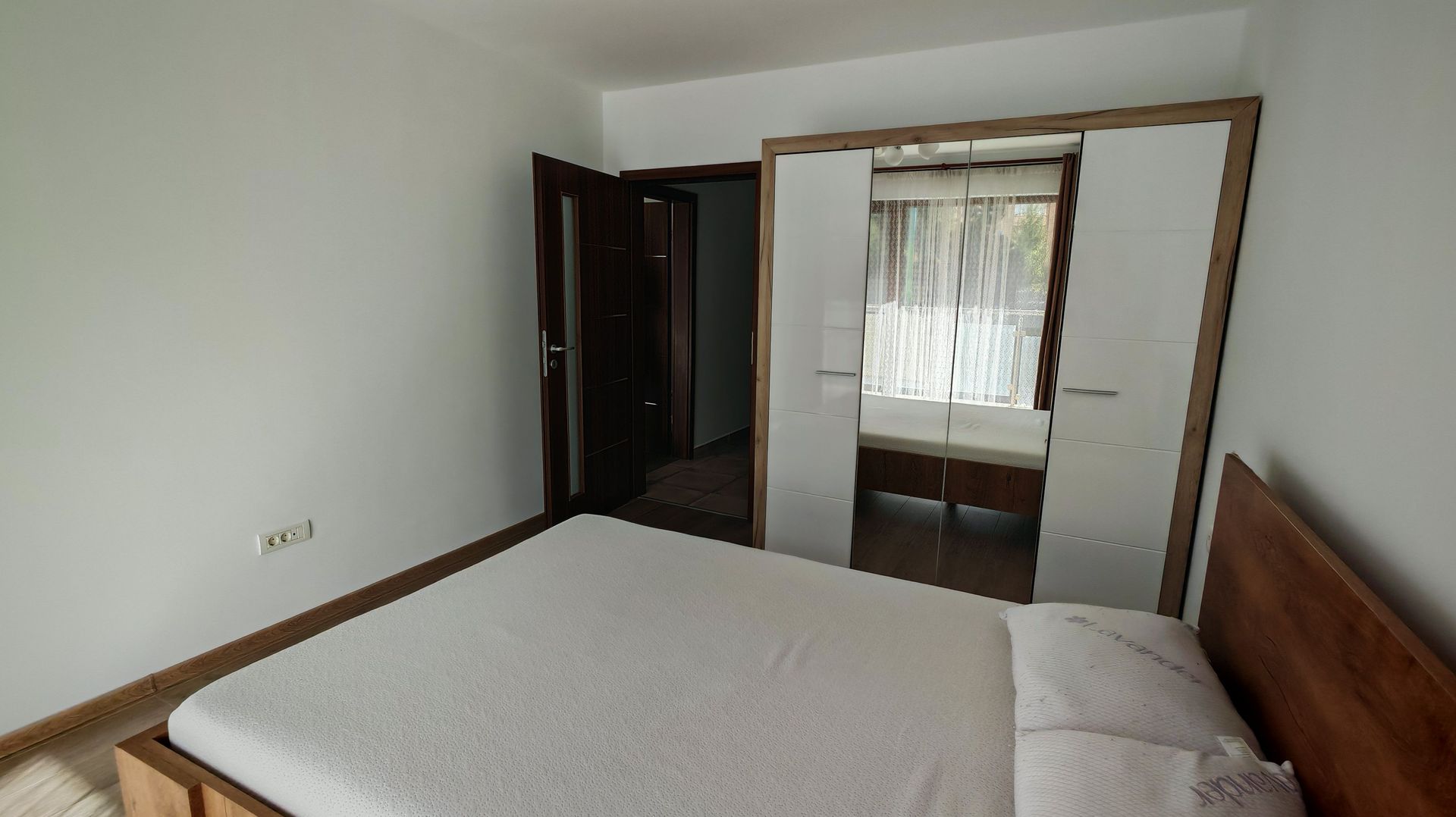 Apartament 2 camere,decomandat,bloc NOU,zona Judetean,mobilat,utilat - Poză 7