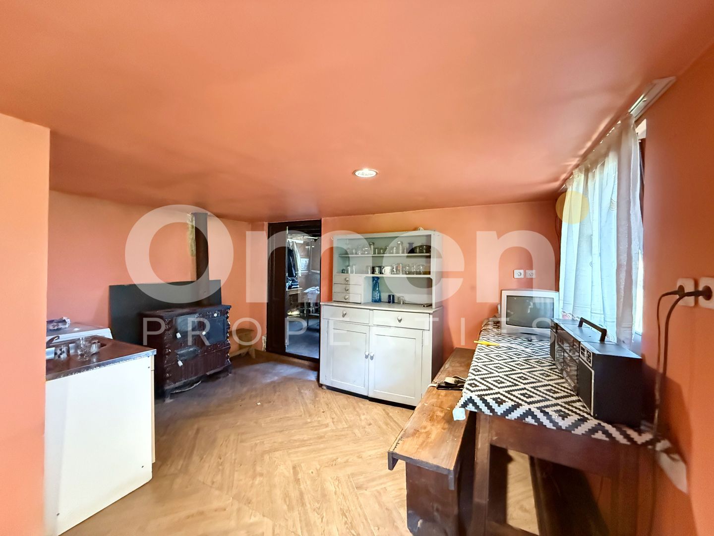 Casă la țară cu șură și grajd, în Vălenii Lăpușului – priveliște panoramică - Poză 9