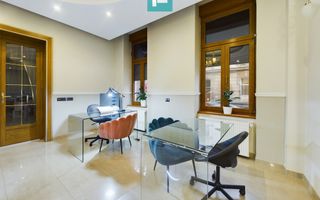 Post manichiură în salon Ultracentral - Poză 1