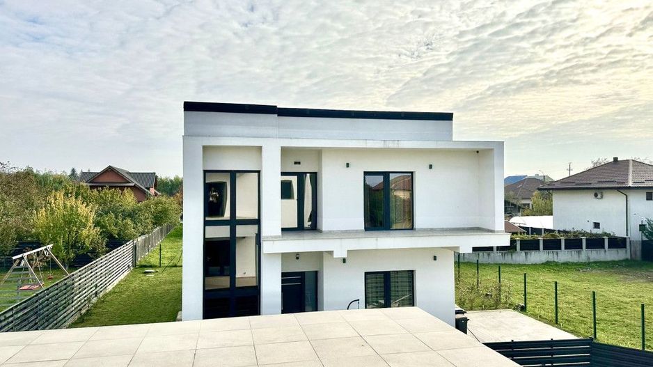 Vilă spațioasă. stil mediteranean, în Corbeanca, finisaje Premium - Poză 1