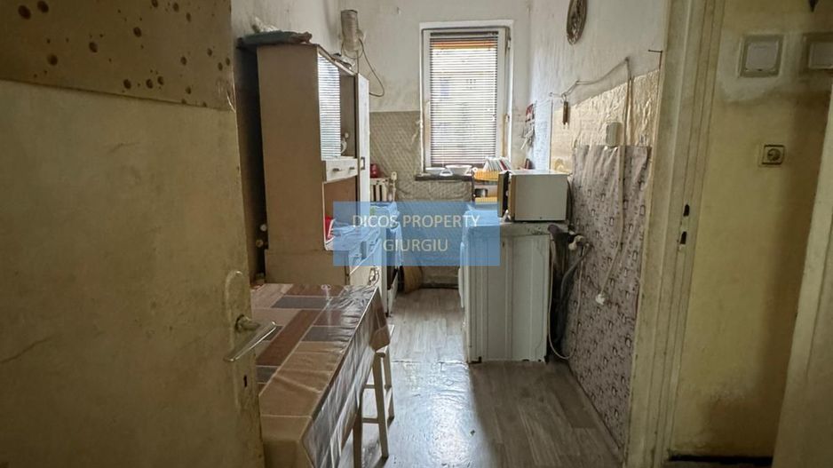 Apartament central 2 camere, parter, garaj inclus - Poză 3