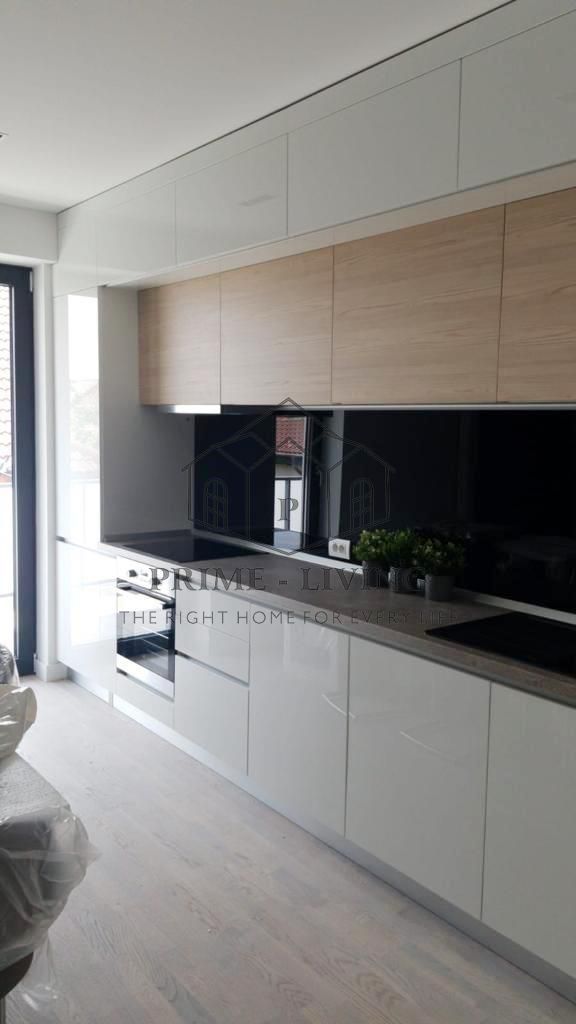 Apartament situat la etajul doi al unui bloc cu 3 etaje - Poză 10