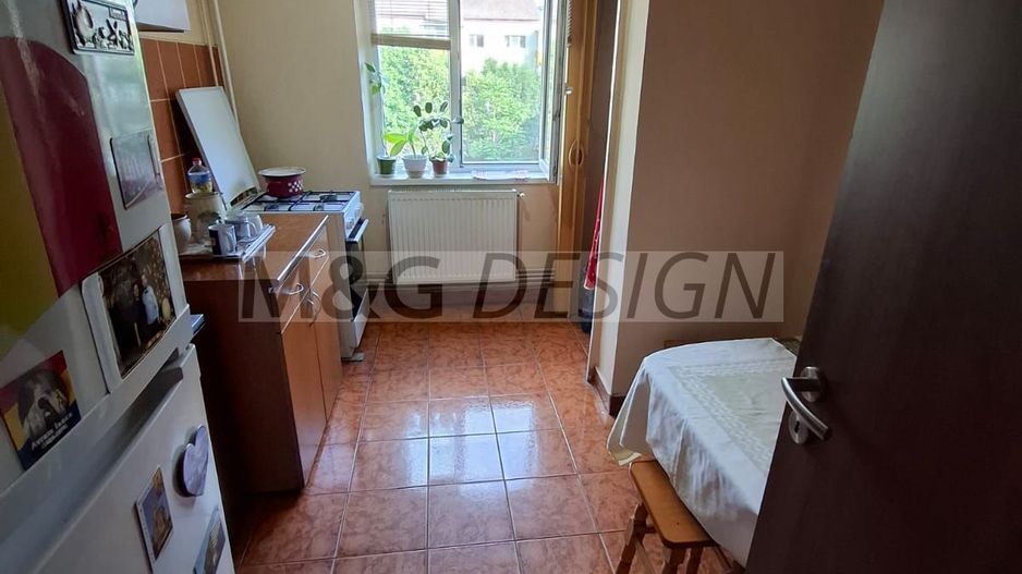 Aradului Vest, 3 camere decomandate, 2 bai, 2 balcoane, centrala gaz, - Poză 3