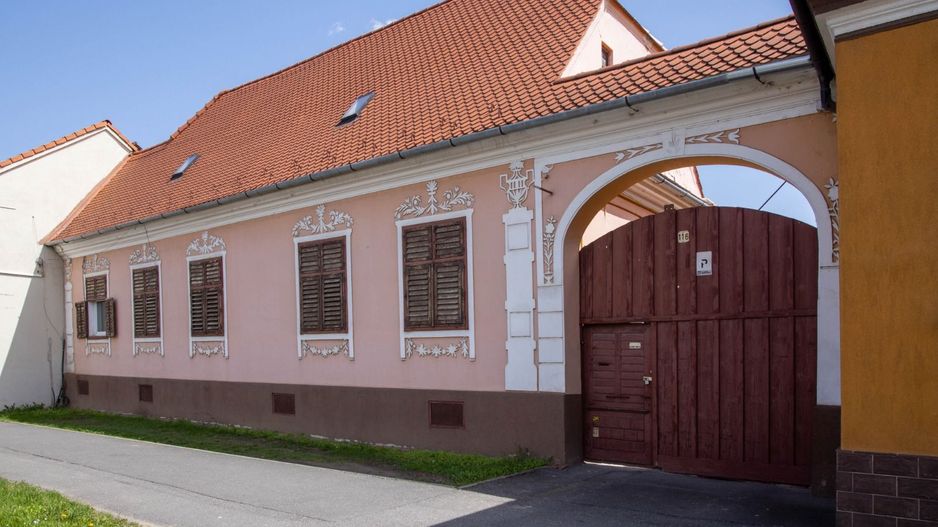 Casă Săsească Autentică cu Șură Impresionantă în Cristian – Teren 2729mp - Poză 5