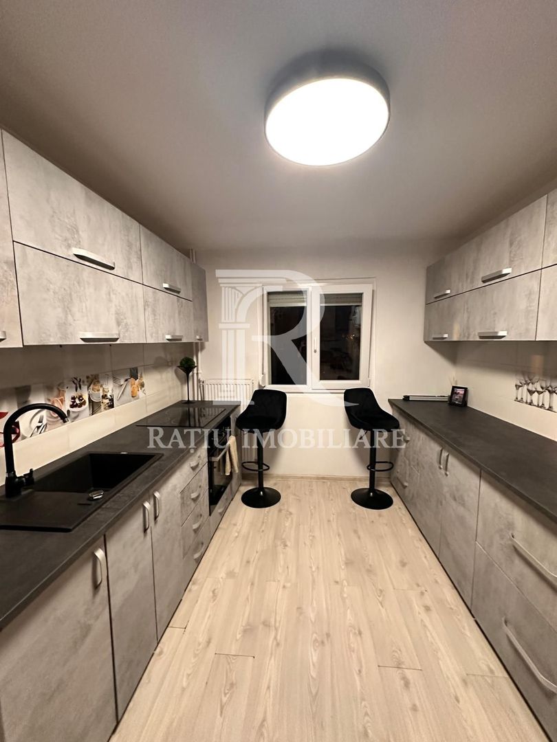 Apartament 4 camere | etajul intermediar | zona Rogerius | Oradea - Poză 2