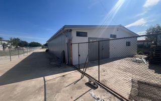 Hala industriala, teren 1472 mp,  Episcopia, 179 500 E . Comision 0 - Poză 2