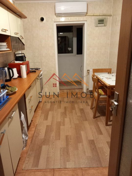 Apartament 3 camere, decomandat, central, renovat total, Campina - Poză 3