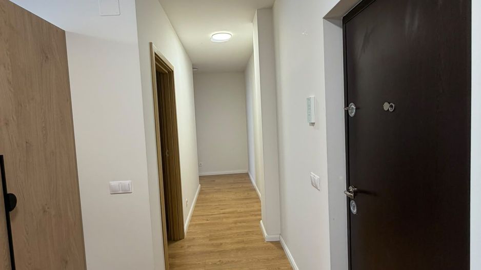 Apartament 3 camere, 2 bai, balcon, etaj intermediar, parcare - Poză 4