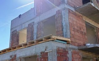 Casă pretabilă pentru 2 familii cu teren 434 mp. - Poză 1