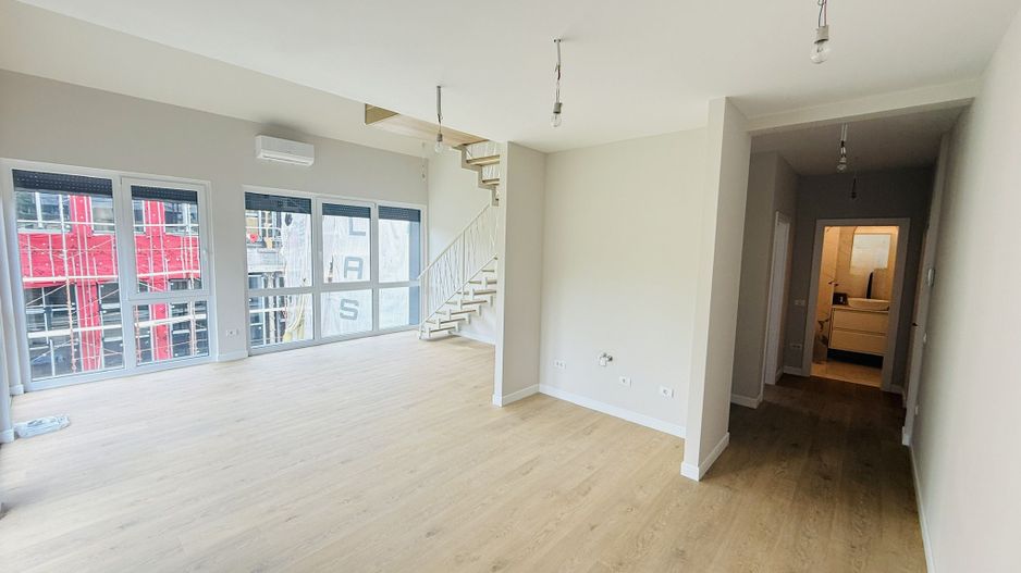 Complexul Studențesc | 3 camere | Scară interioară | 94 mp | Parcare privata - Poză 1