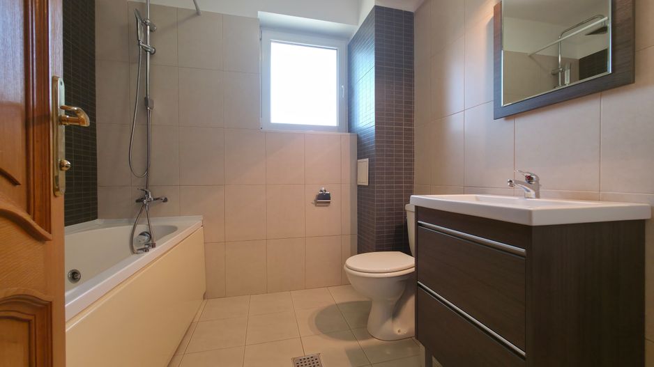 Vilă de inchiriat 5 dormitoare curte 300 m Iancu Nicolae Baneasa - Poză 14