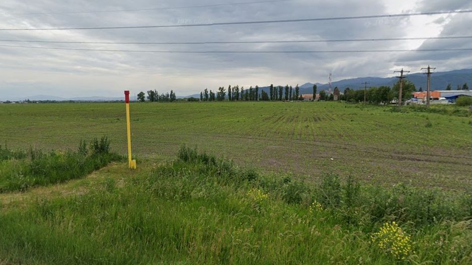 OCAZIE! Lot teren in vecinatatea aeroportului Brasov 50 m deschidere - Poză 2