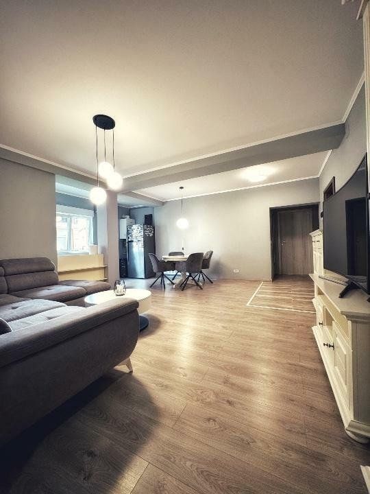 Giroc | 3 Camere | Curte comuna | Mobilat si utilat | Loc de parcare - Poză 2