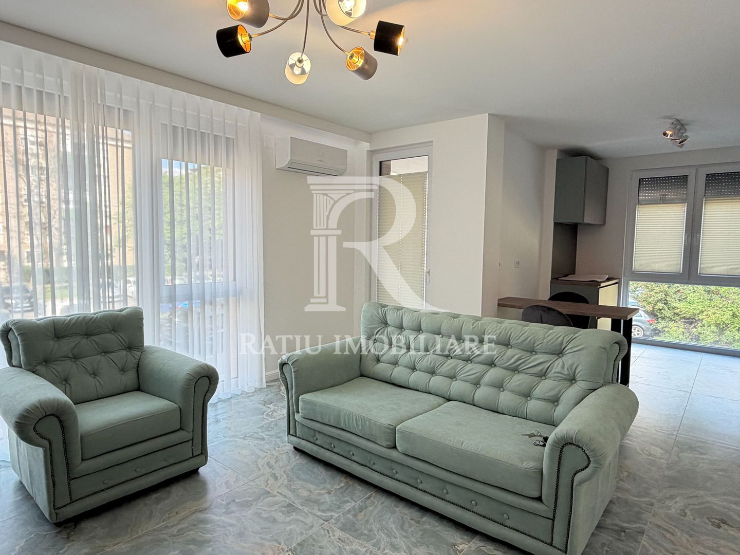 Apartament de LUX de închiriat – PRIMA ÎNCHIRIERE | Locație CENTRALĂ - Poză 2