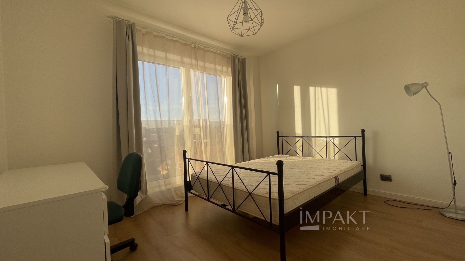 Apartament spatios cu 3 camere in zona Pietei Mihai Viteazul - Poză 8