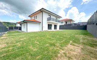 Casa unifamiliala cu teren de 500 mp in zona centrala. - Poză 1
