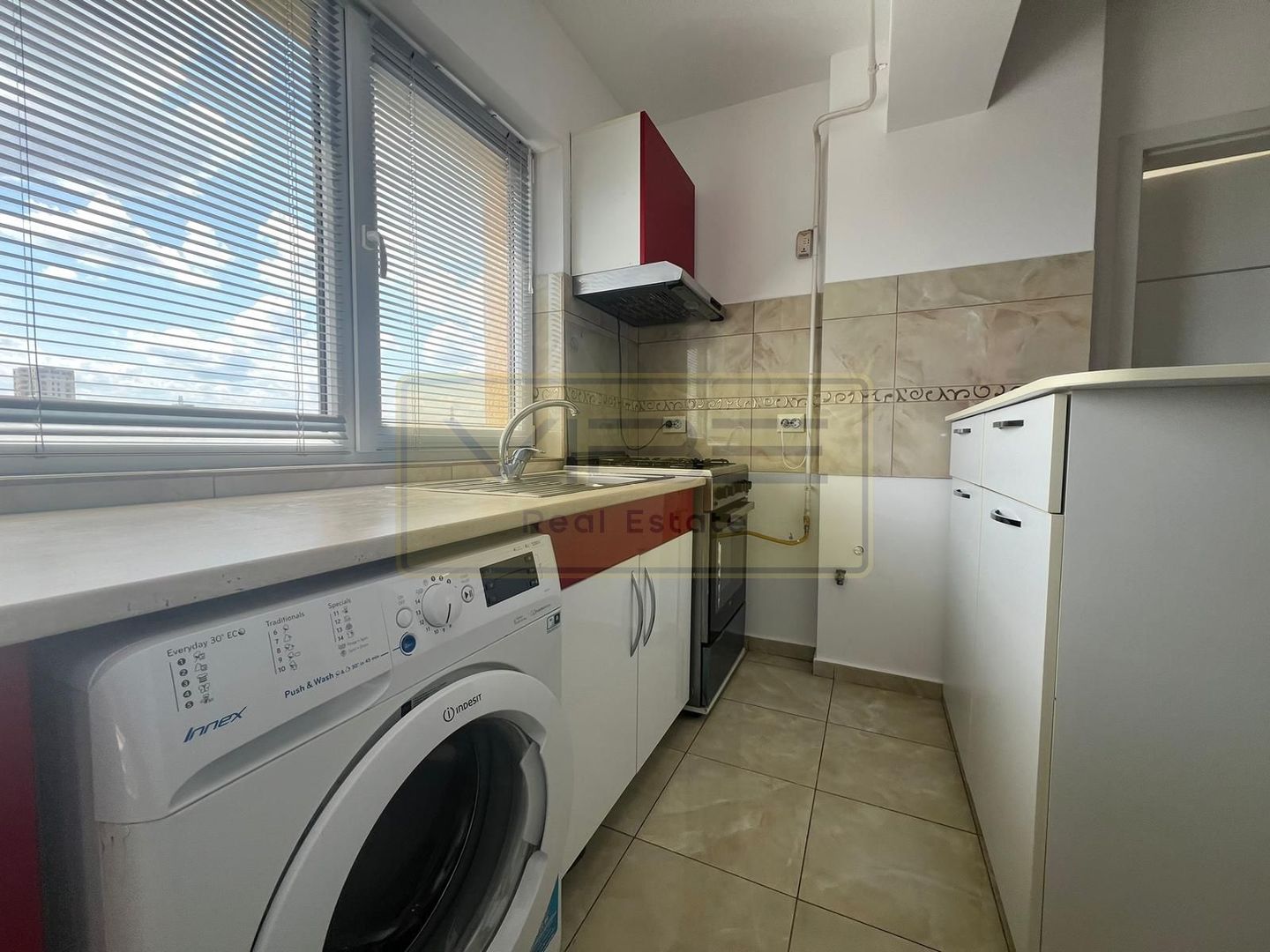 Apartament modern 2 dormitoare+living Nicolina T.Neculai - Poză 3