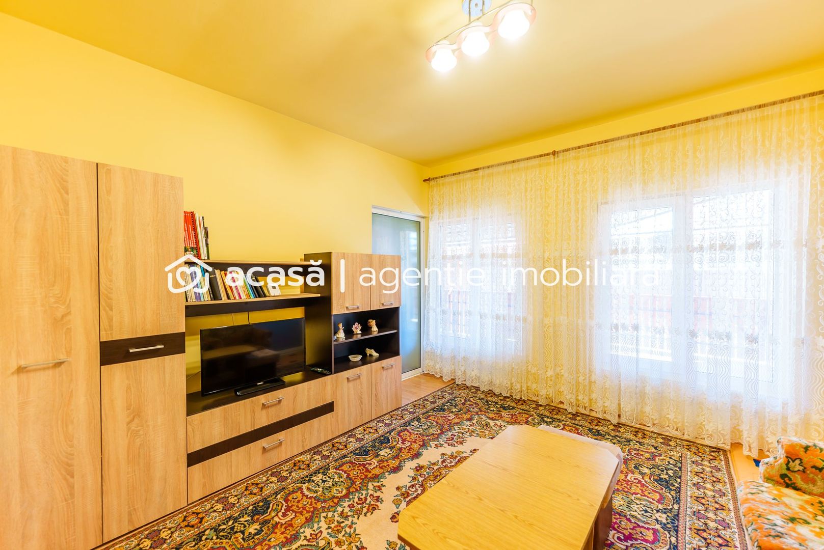 Casă cu grădina în Curtici - Poză 1