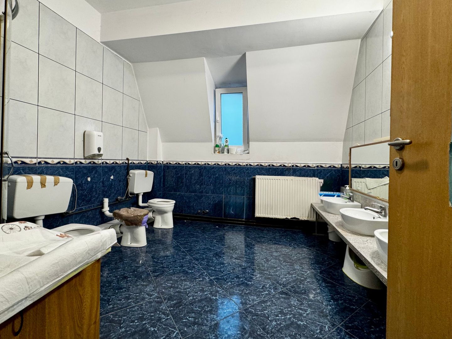 Casa spațioasă, cu spațiu comercial, locuri de parcare - Aradului Vest - Poză 13