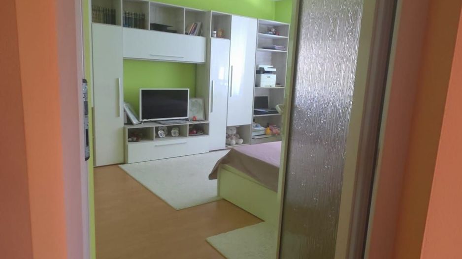 Casa langa Blue Sky cu panouri solare, garaj si terasa mare - Poză 7