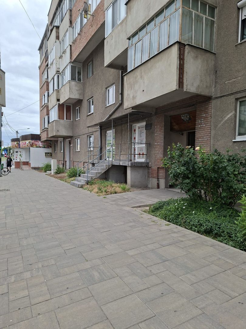 Apartament cu 4 camere de vanzare/centru Turda - Poză 7