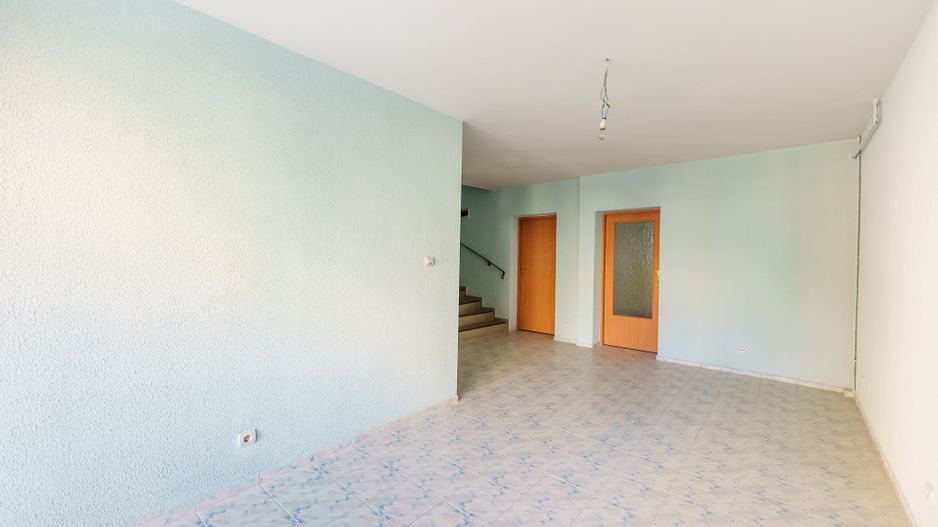 VÂNDUT! Casă cu destinații multiple în cartierul Aurel Vlaicu - Poză 6