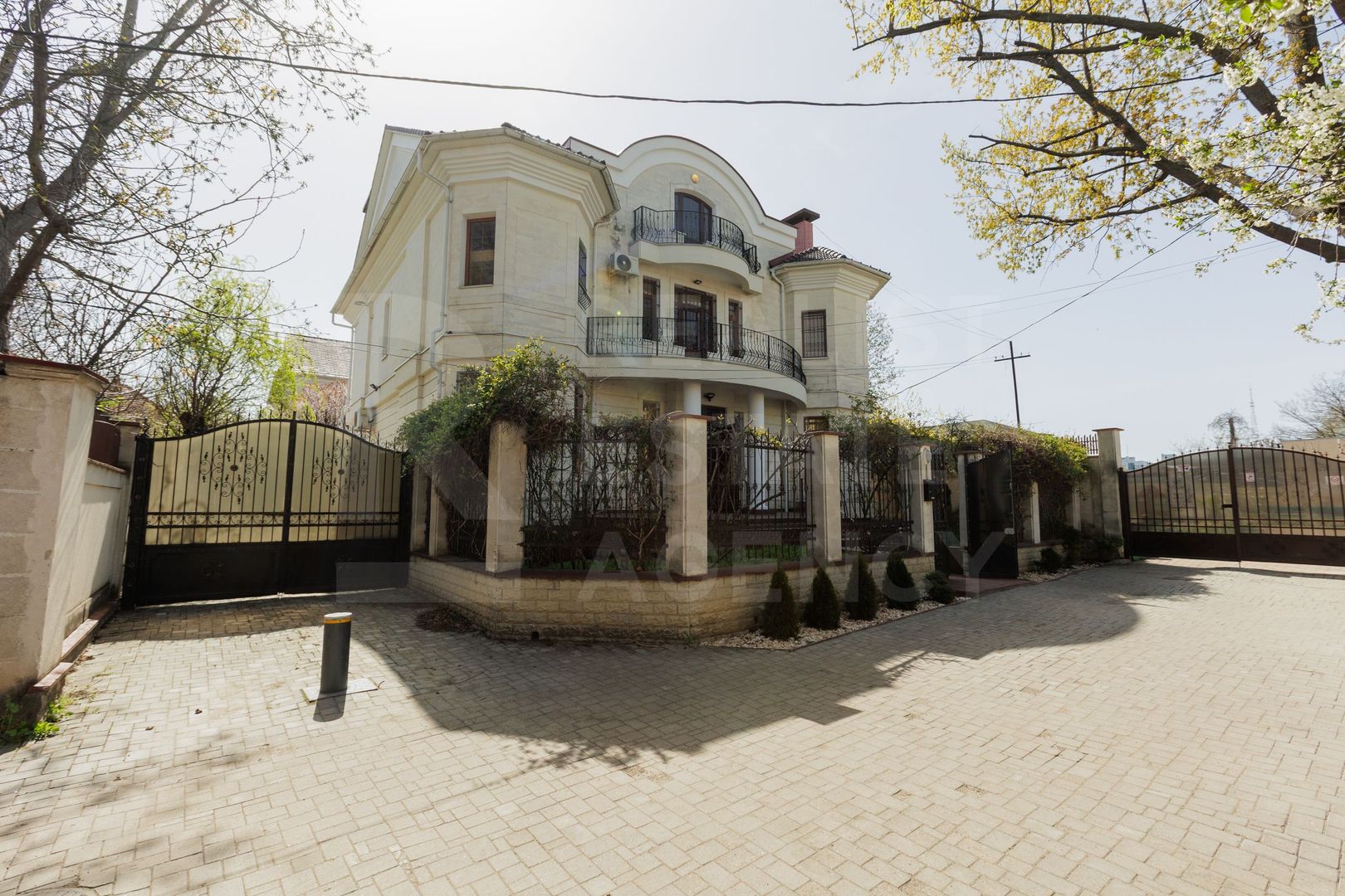 Chirie, casă, 7 camere, str. Galbena, Centru - Poză 1