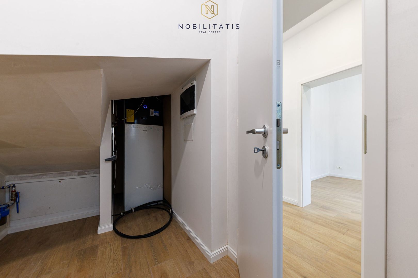 Duplex de vanzare la liziera padurii - 130 mp, 4 bai & 4 dormitoare - Poză 14