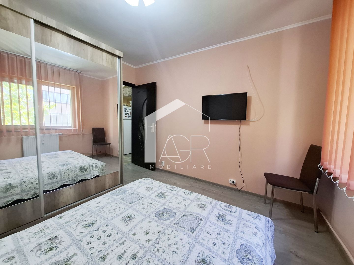 Apartament cu 2 camere, decomandat, zona Republicii - Poză 9