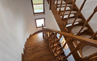 Casă deosebită, cu 5 camere, cu teren de 1132 mp – Cisnădioara - Poză 15