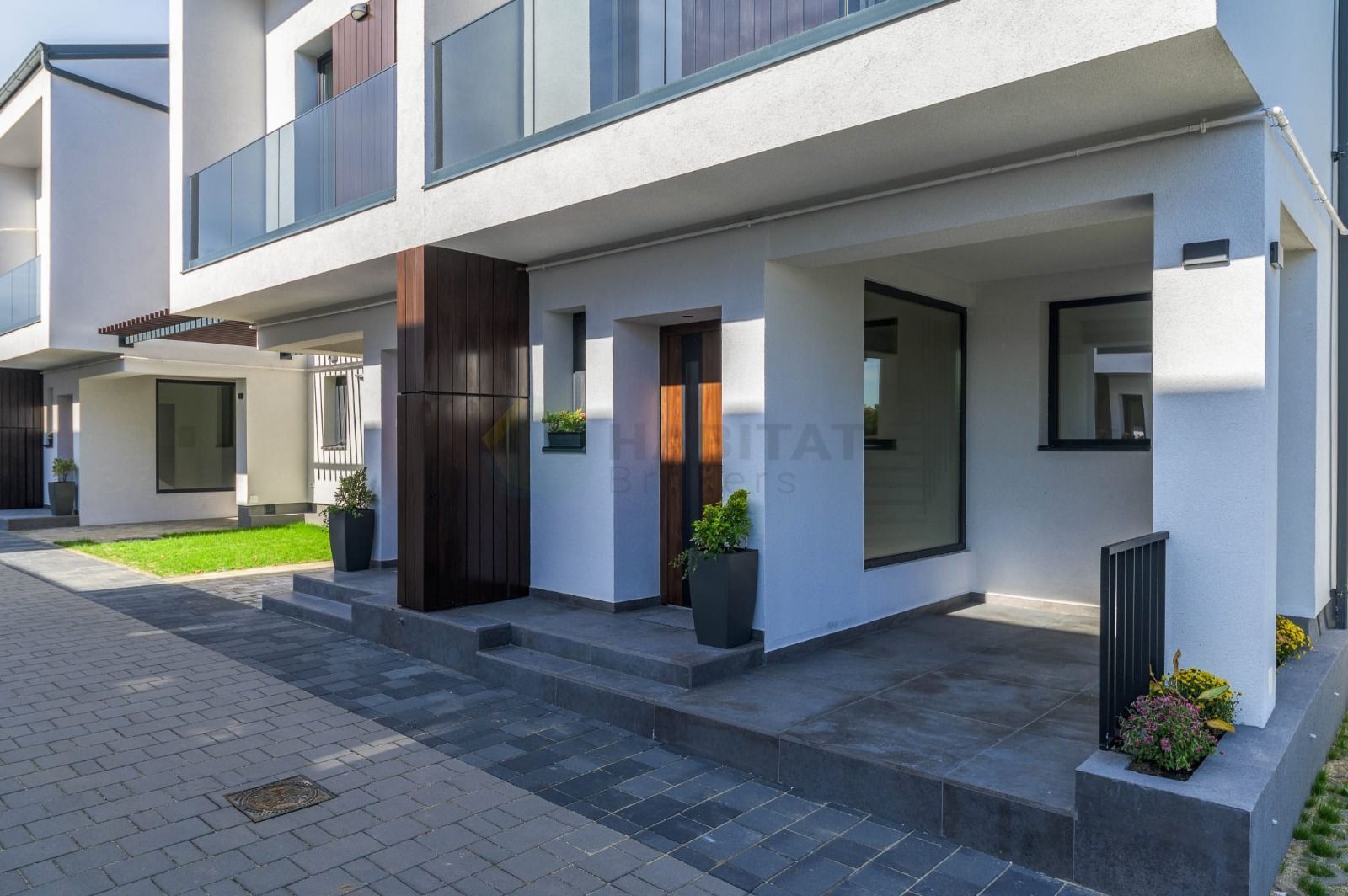 Apartament cu gradina proprie, doua locuri de parcare, gata de mutat - Poză 1