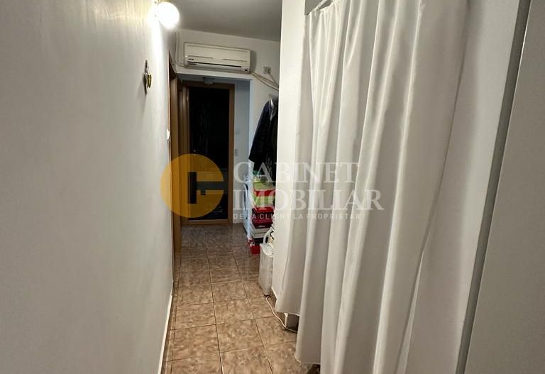 Apartament cu 3 Camere decomandat - Zona Rond Vechi - Bloc 1984 - Poză 9