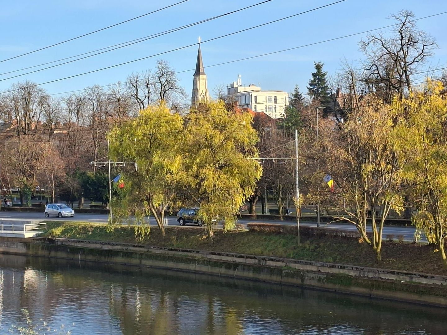 Apartament cu 3 camere si garaj in zona centrală - Poză 19