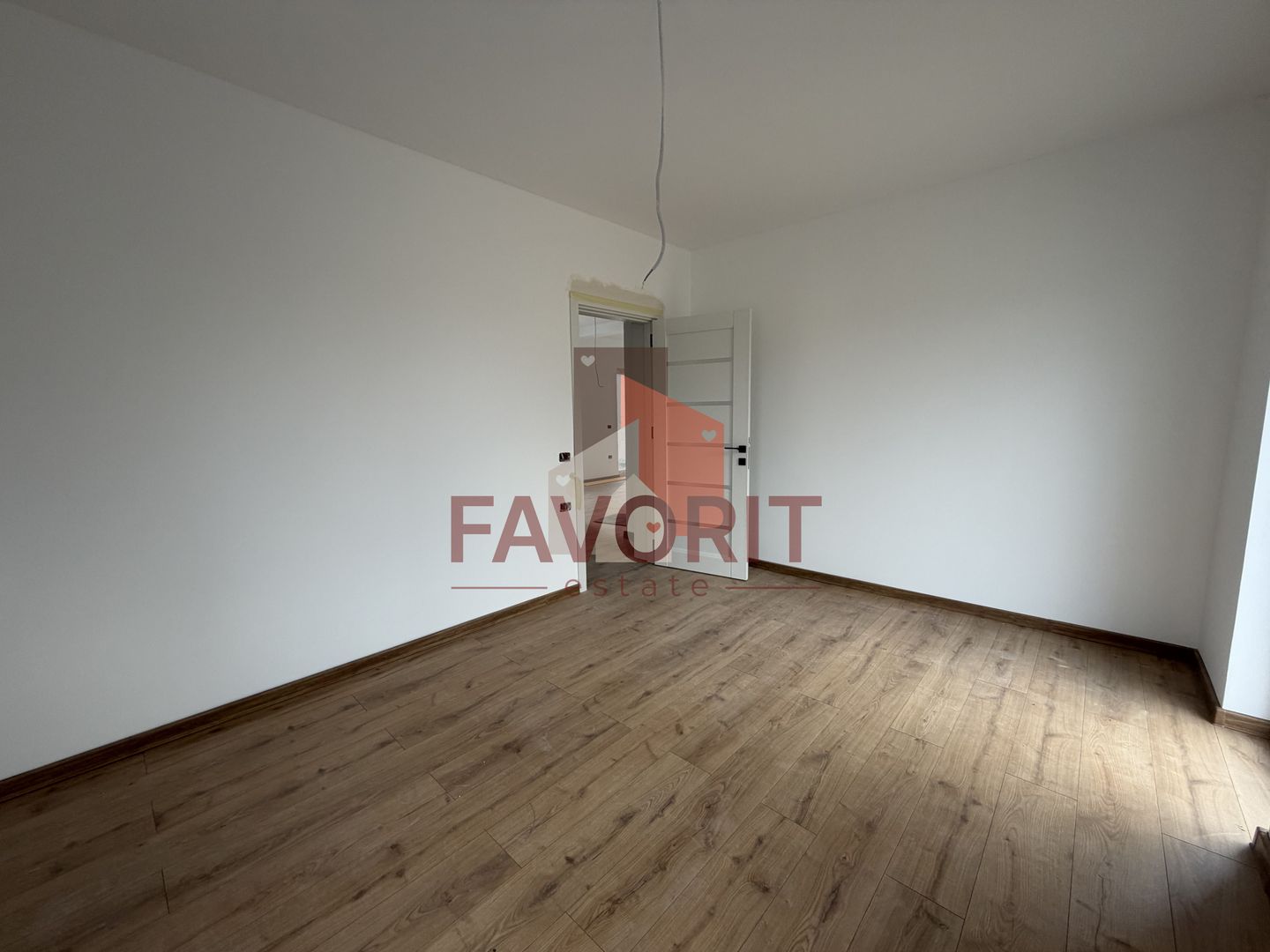 Finisat la cheie. Bucatarie inchisa. Acces asfaltat - Poză 6