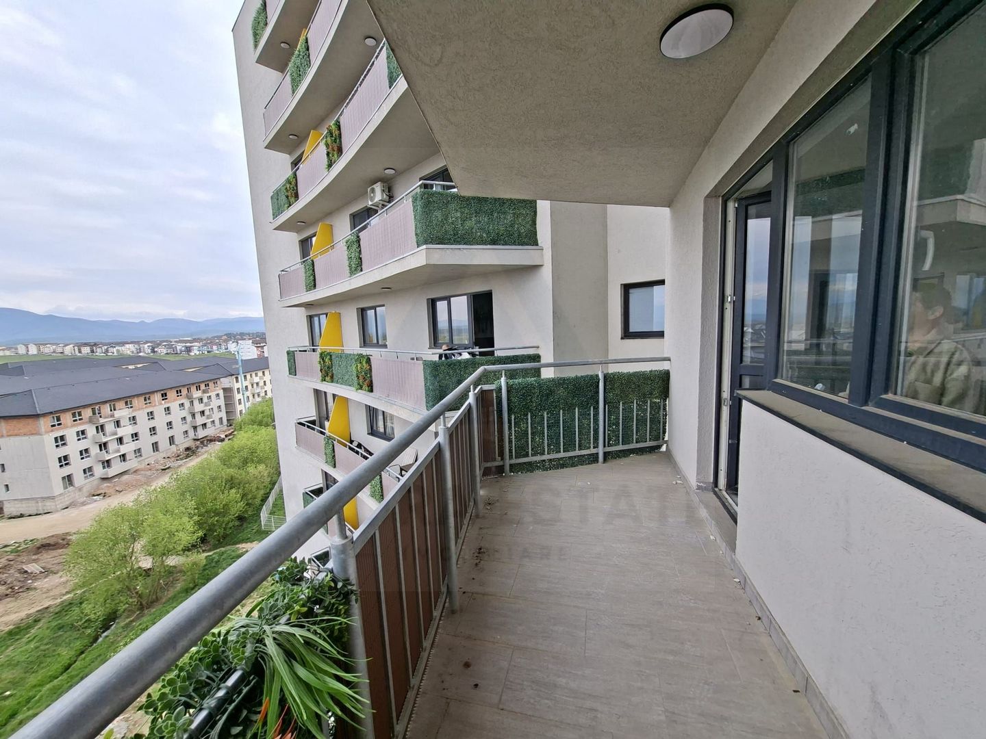 Studio 37.5 mp utili cu balcon 7.3 mp si baie generosa in zona Rahovei - Poză 1