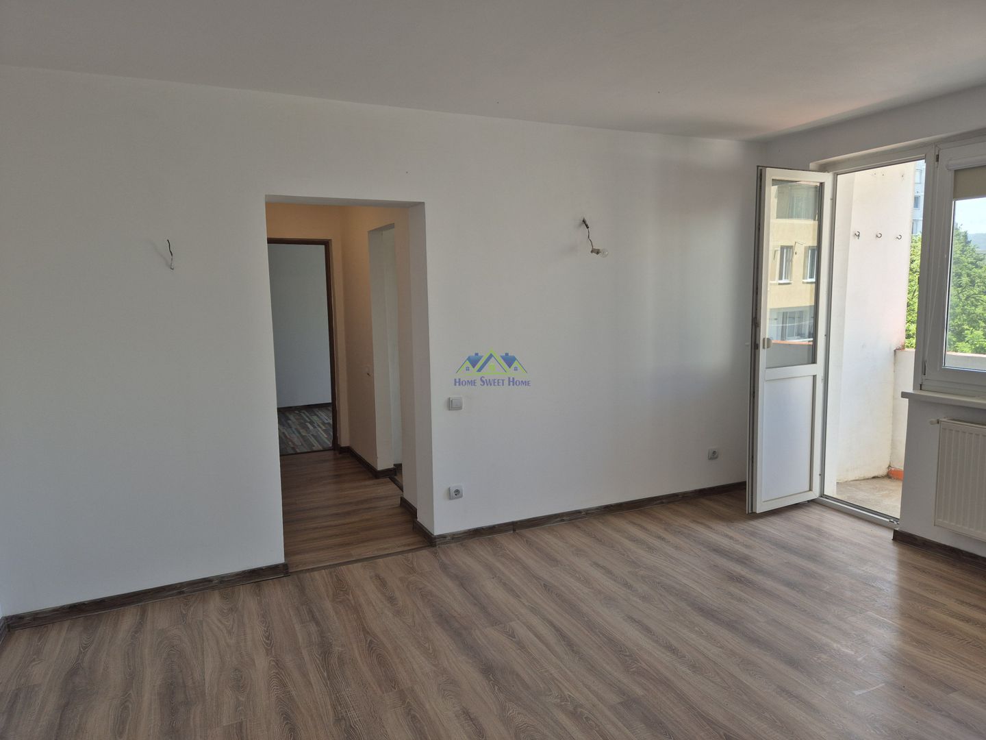 Vand apartament 3 camere, zona Profi(M3), et. 3/4, semi, 55mp, balcon - Poză 3