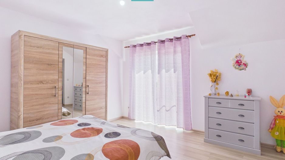 Casă cu 7 camere și teren generos în Șofronea - Poză 14