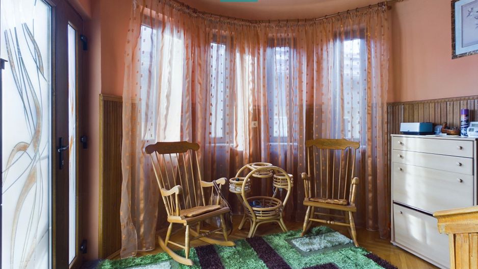 Casă solidă și impunătoare în Grădiște - Poză 15